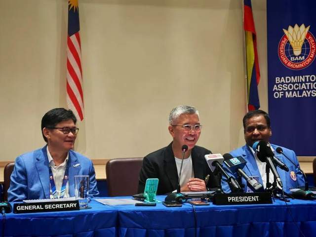 表现和成绩, 这四人包括