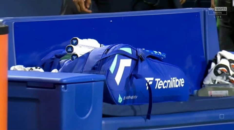 继续缠斗下, 杰夫称为新, om