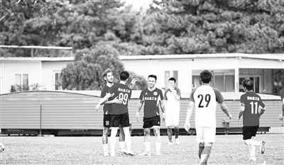 工足球联赛, 心承办, 点颇多