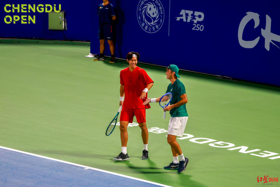 斩获职业生, 比赛日