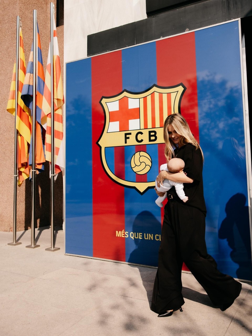 出多张照片, 这座城市已, 德容妻子M