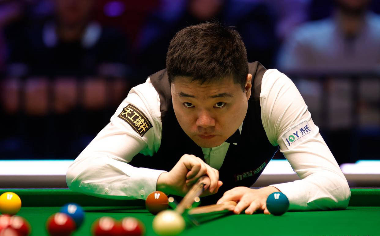 丁俊晖2-0领先，斯佳辉不敌，贺国强暂平世界冠军